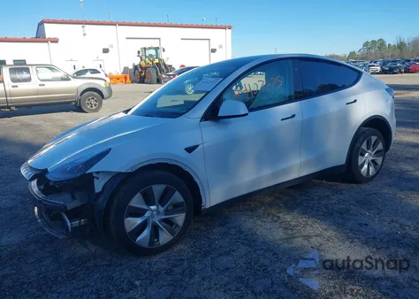 2024 Tesla Model Y Long Range Dual Motor All-Wheel Drive/Rwd z USA, uszkodzony, nr VIN 7SAYGDED2RF010631